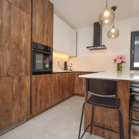 2 Bedroom Sunny Apartment Dracevo Selo
