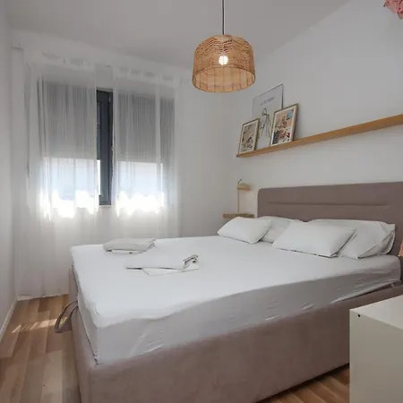 Apartment 2 Bedroom Sunny