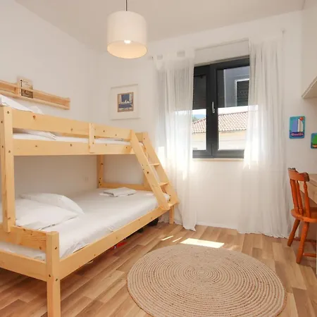 2 Bedroom Sunny Apartment *
