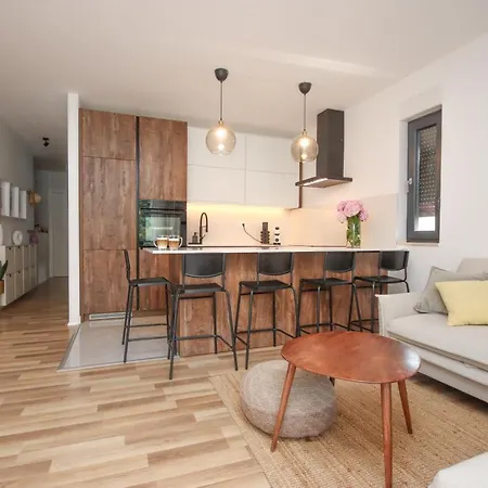 2 Bedroom Sunny