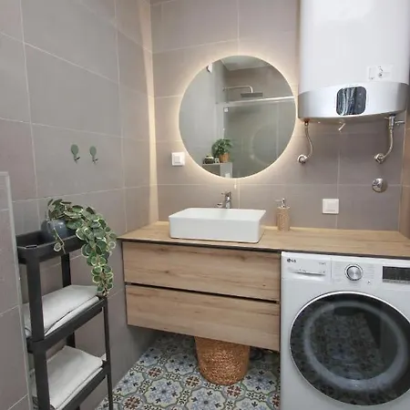 Apartment 2 Bedroom Sunny